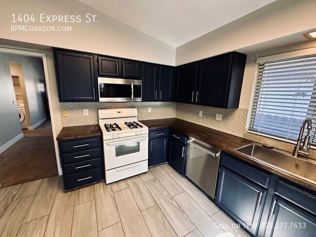 Building Photo - 1404 Express St