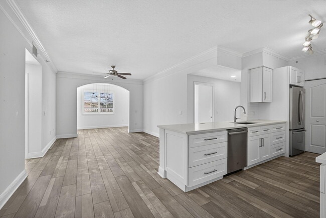 Building Photo - 5301 Myrtlewood Cir E