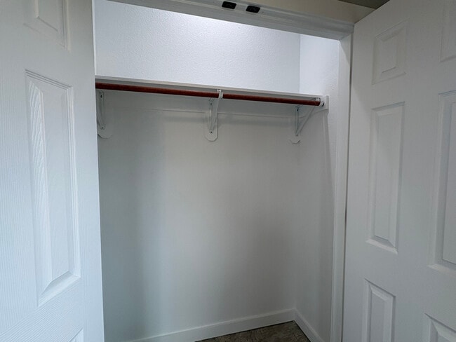 Building Photo - 408 S Gibson St