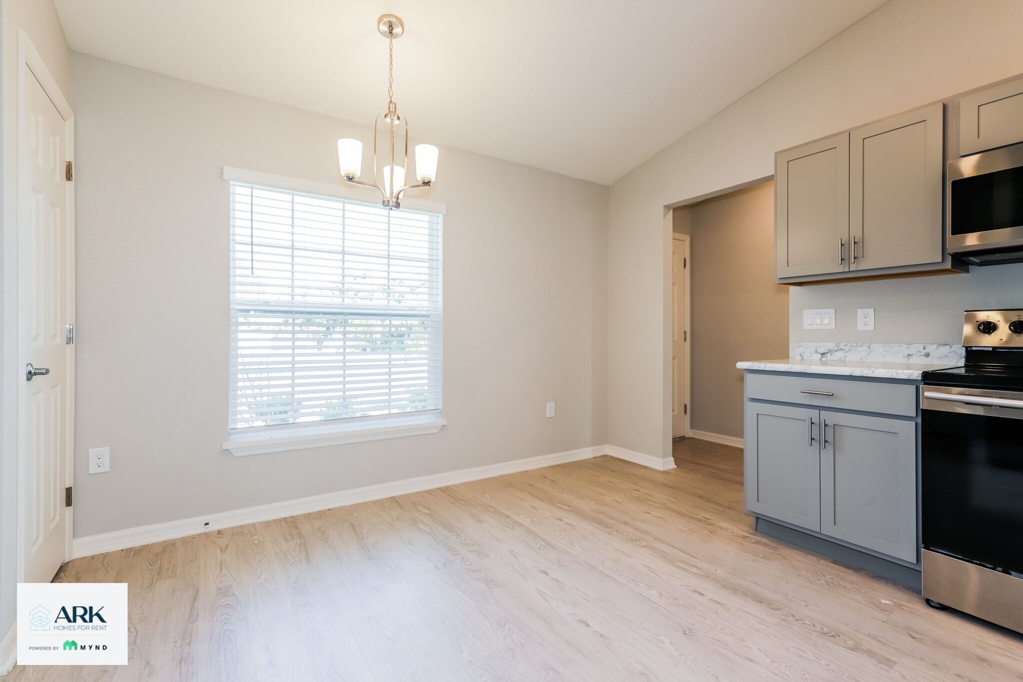 Building Photo - 992 First Dr