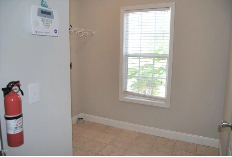 Building Photo - 575 Windsong Dr