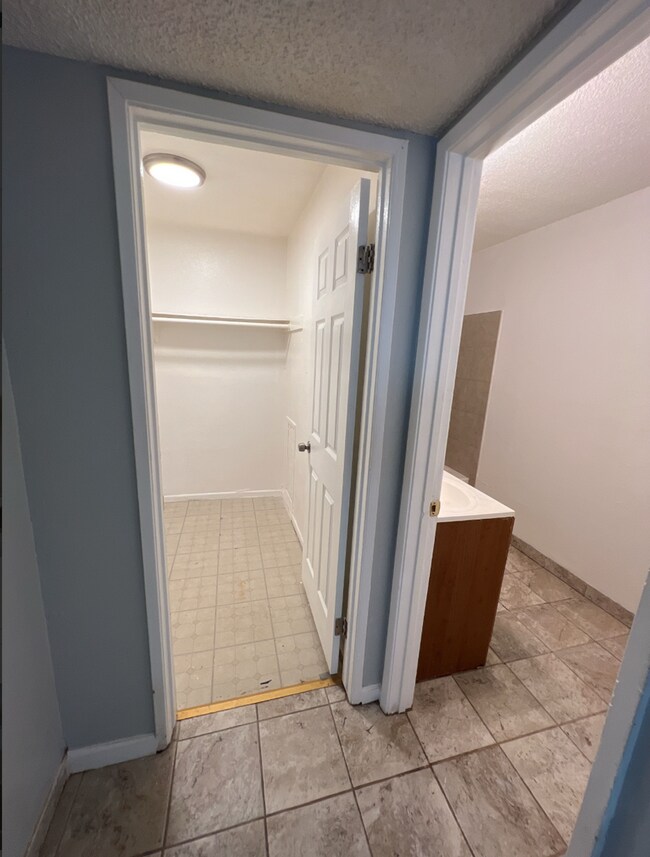 Building Photo - Garden Level Studio Within Walking Distance to Exposition Park!