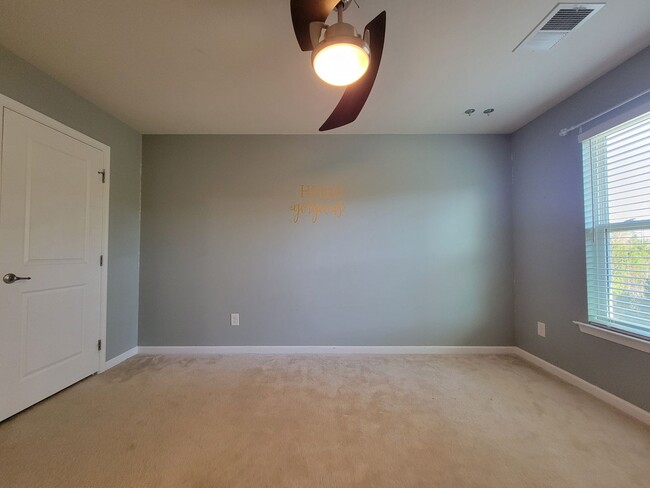 Building Photo - Large 2 story transitional in highly sough...