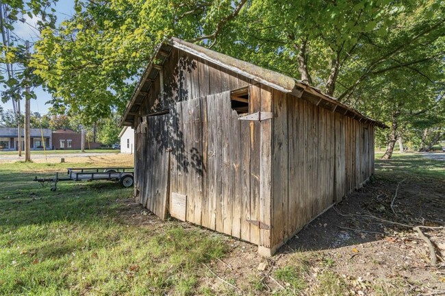 Building Photo - 216 Cave St