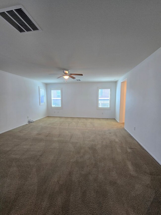 Building Photo - A Fabulous 5 Bedroom Home in Henderson