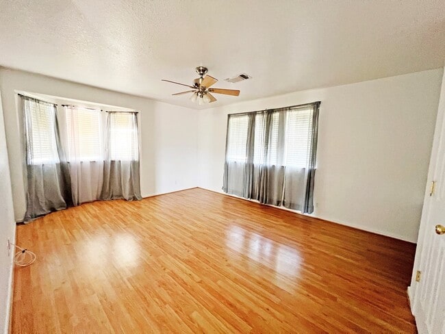 Building Photo - 101 Capt Lee