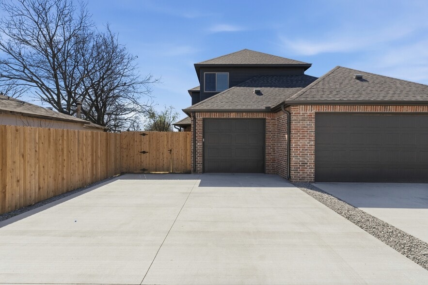 Building Photo - 316 E Elgin St