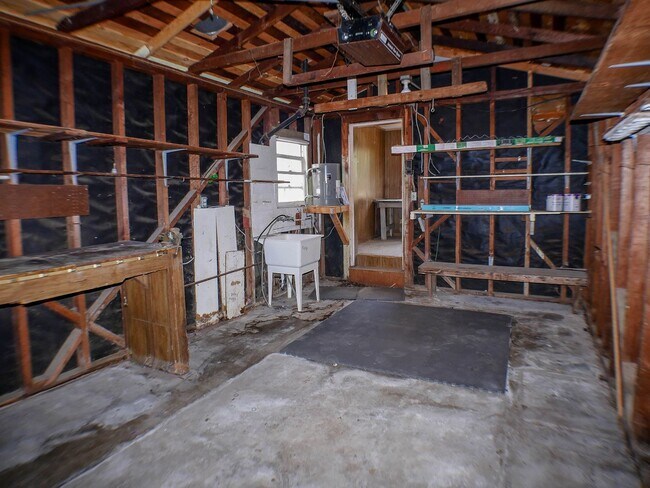 Building Photo - Charming Ocean Beach Home!