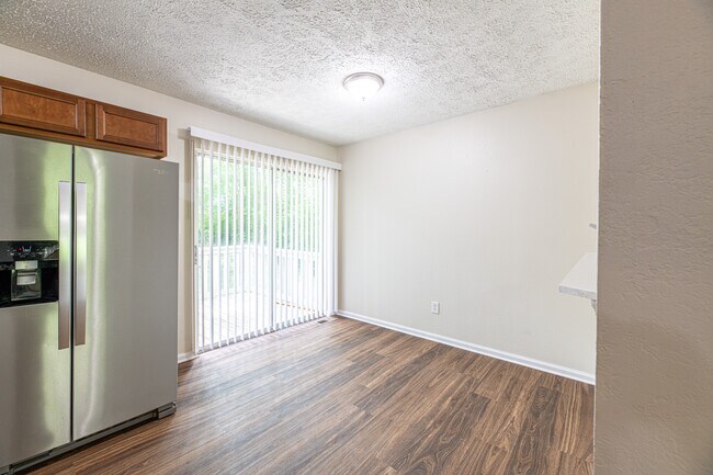 Building Photo - 320 Beechwood Dr