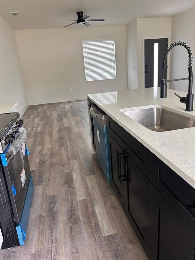 Building Photo - 710 Bedford Point Ave