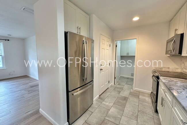 Building Photo - 309 Pontevedra Ln