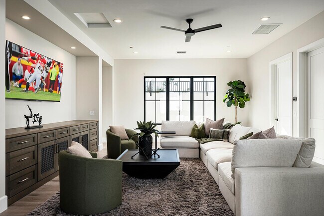 Building Photo - 6500 E Cactus Wren Rd