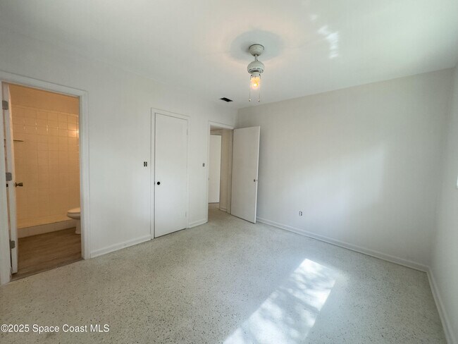 Building Photo - 728 Lund Ct