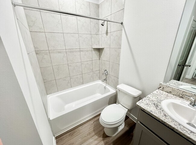 Building Photo - Like-New 3-Bed Home in Lexington Heights with Appliances Included