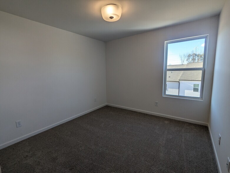 Building Photo - Room in Townhome on Pagebrook Lane