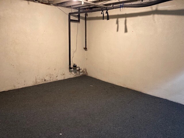 Building Photo - 611 N Adams St