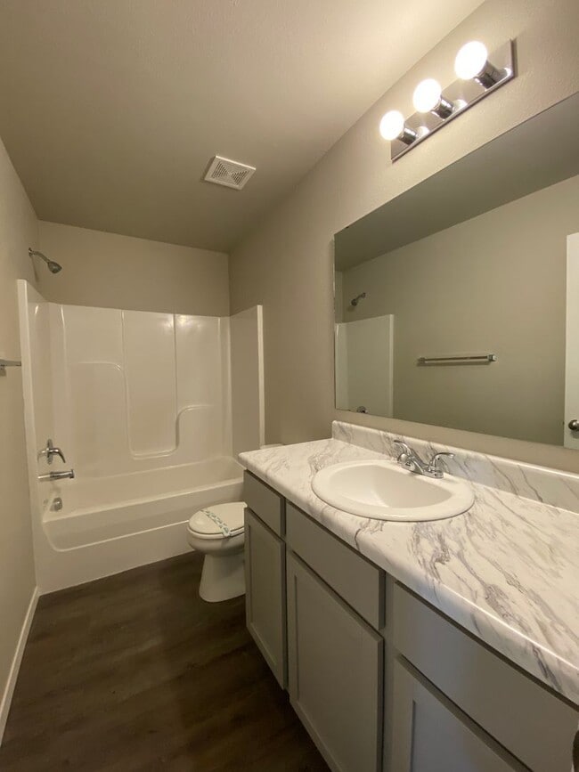 Building Photo - *Pre-leasing* Three Bedroom | Two Bathroom...