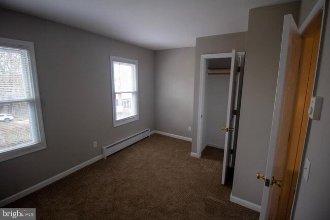 Building Photo - 234 E Linden St