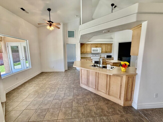 Building Photo - 4-BR Home in Shadow Mountain @ Green Valley