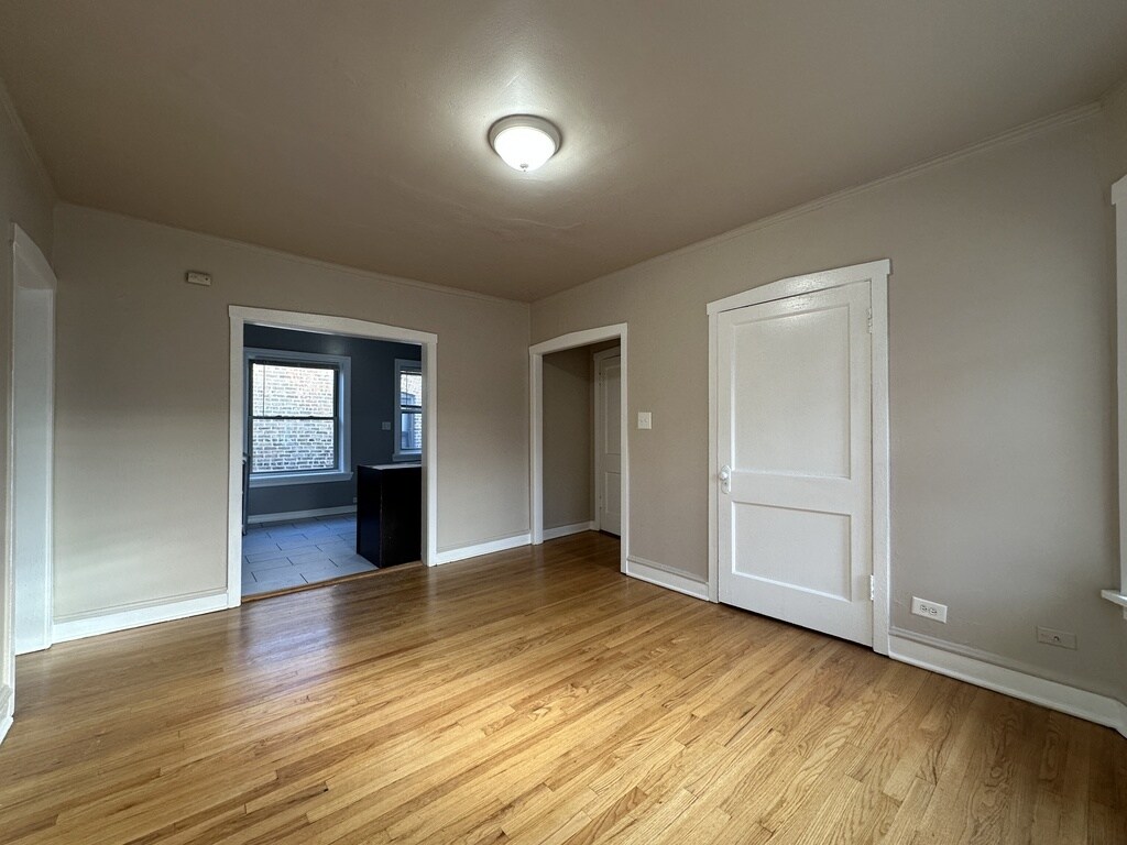 Building Photo - 4055 W Melrose St