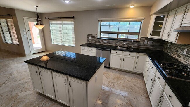 Building Photo - 4 Bedroom Home in the Kerby Estates Commun...