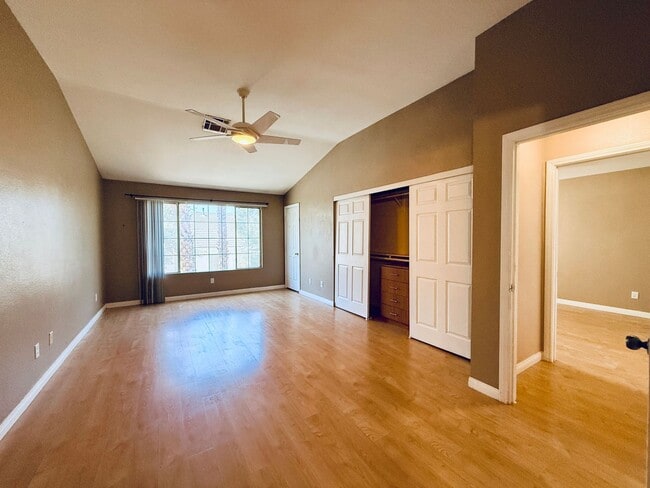 Building Photo - BEAUTIFUL 2 STORY TOWNHOME LOCATED IN THE SOUTHWEST!