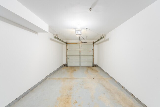 Building Photo - 695 River Park Village Blvd