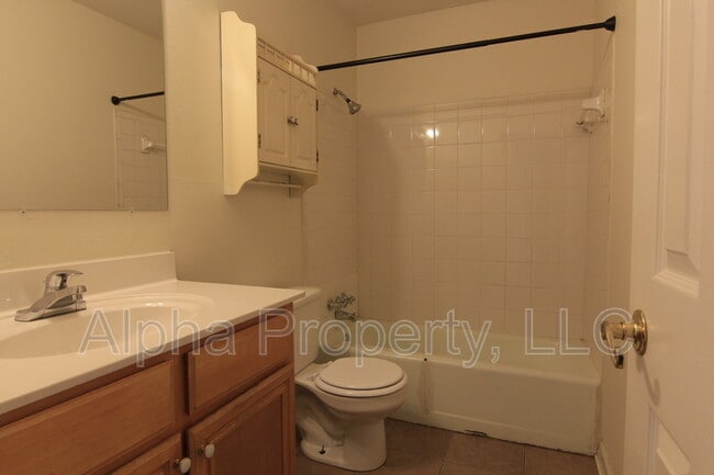 Building Photo - 38 Cotswold Terrace