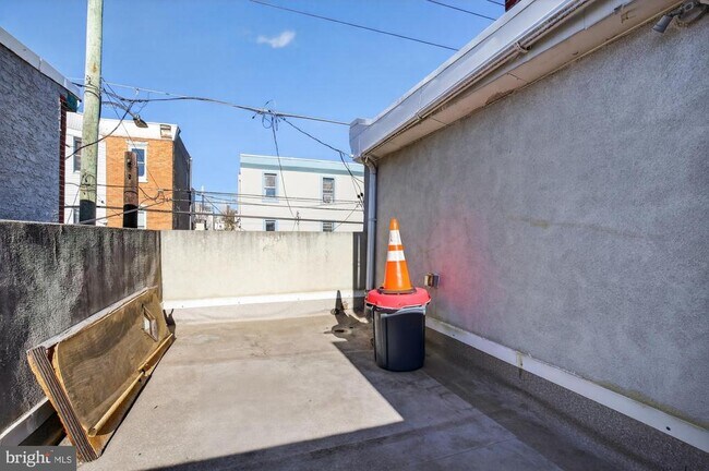 Building Photo - 1400 S Chadwick St