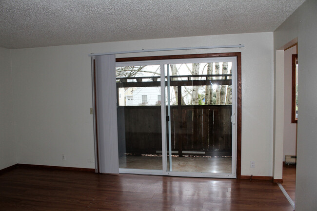 Building Photo - MOVE-IN SPECIAL! 1/2 OFF FIRST MONTH"S REN...