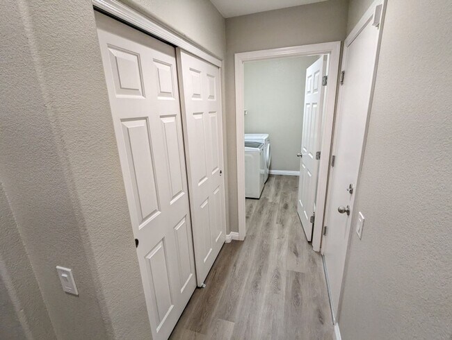 Building Photo - 2782 Lochleven Way