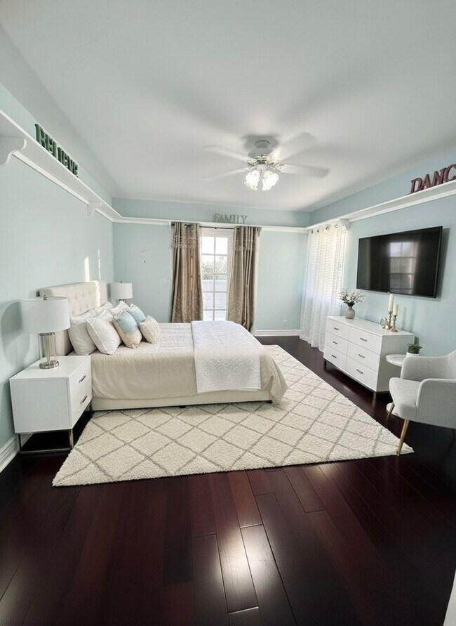 Building Photo - 5BD/4BA POOL HOME IN ALTA VISTA SOUTH | SOLAR SAVINGS | $6,500/mo