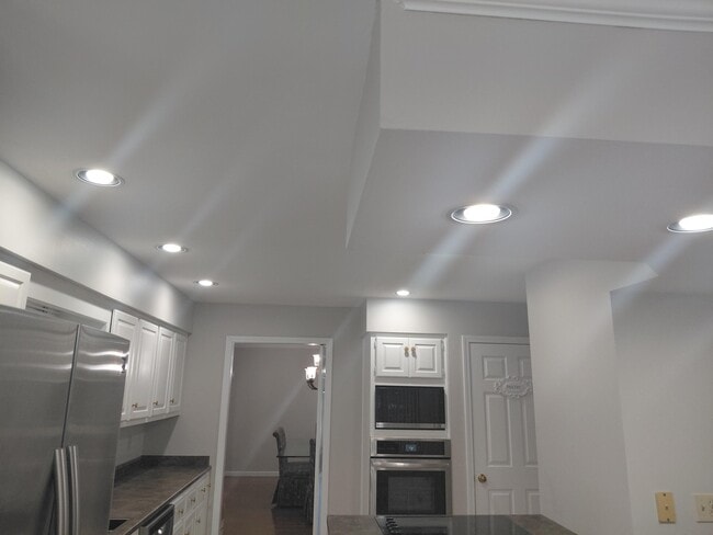 Building Photo - 3507 Lakeside Ct