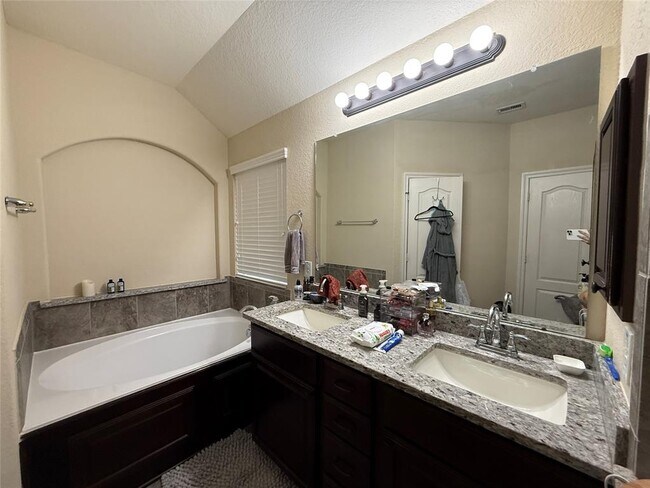 Building Photo - 19319 Anchor Bay Ln