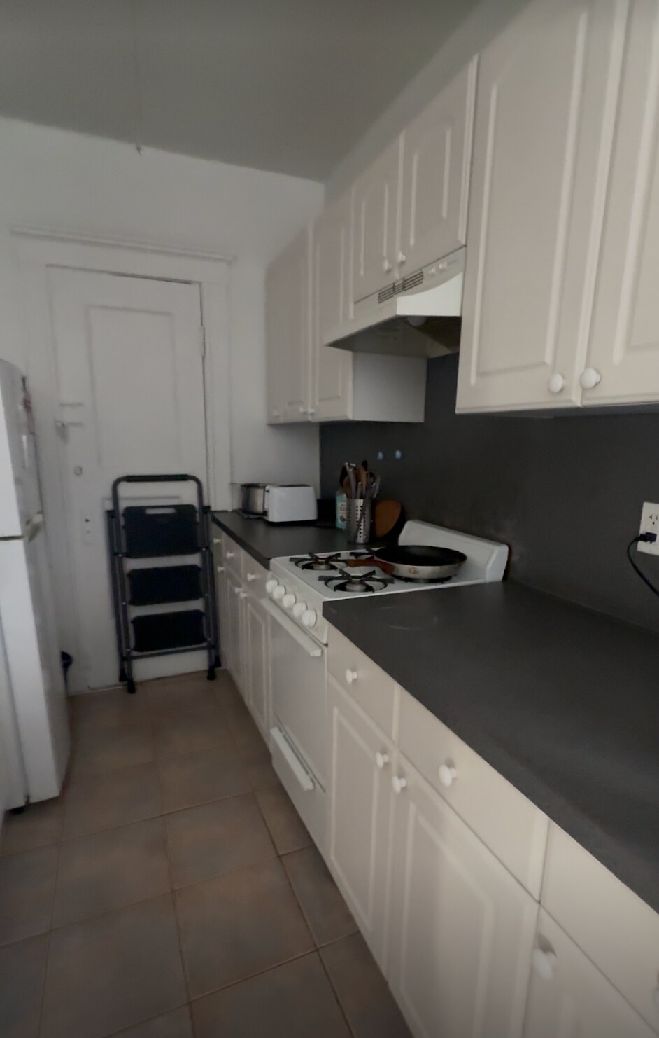 Building Photo - 65 Park Dr