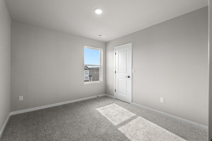 Building Photo - 6395 Laud Pt