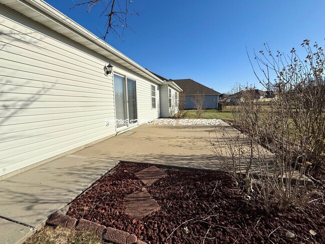 Building Photo - 3 Bedroom Ranch No Steps! | Midwest Property Resources, LLC