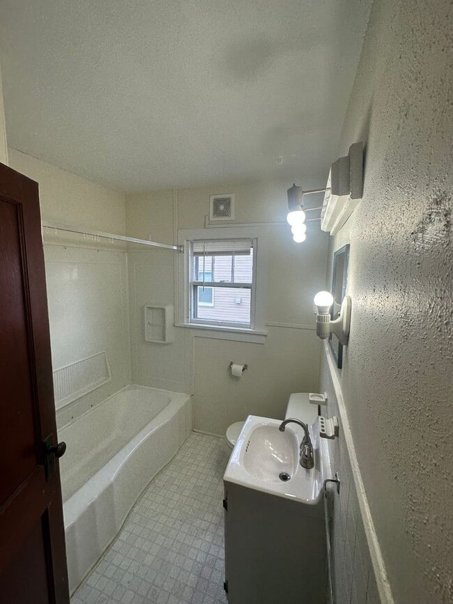 Building Photo - sun916