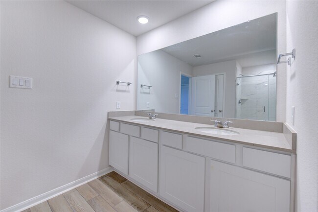 Building Photo - 2536 Malibu Gln Dr