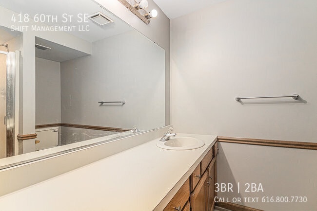 Building Photo - 418 60th St SE