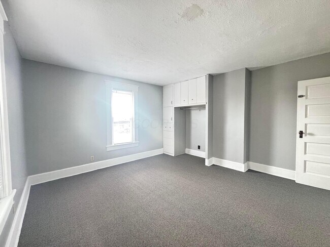 Building Photo - 617 E Main St