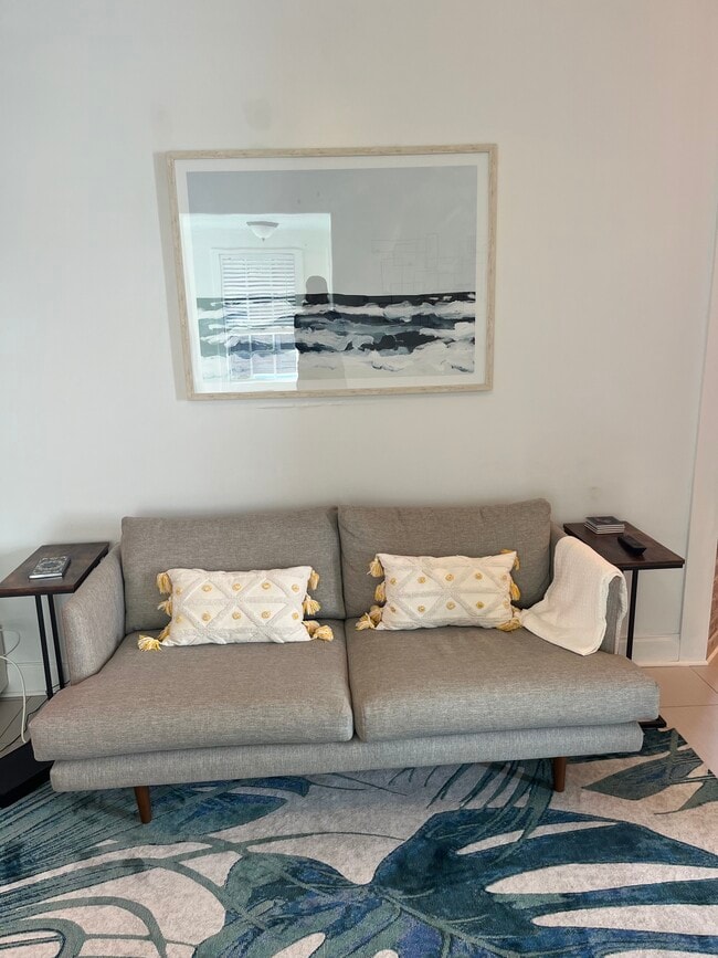 Living Room - 828 White St