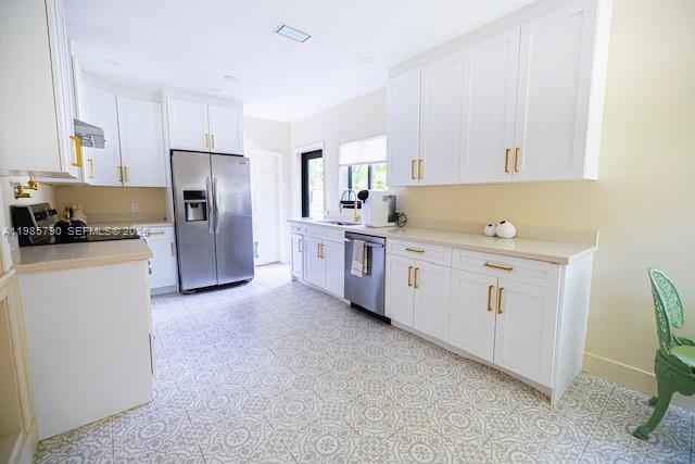 Building Photo - 375 De Soto Dr