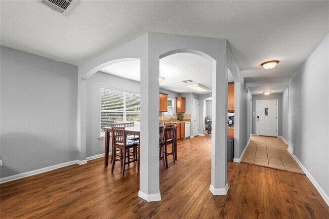 Building Photo - 3800 Hickox Dr