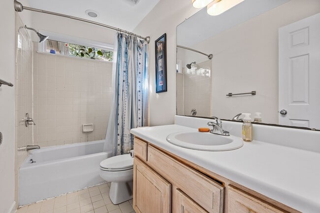 Building Photo - Get March Free!! Charming Home on Large Lot in Chapel Hill!