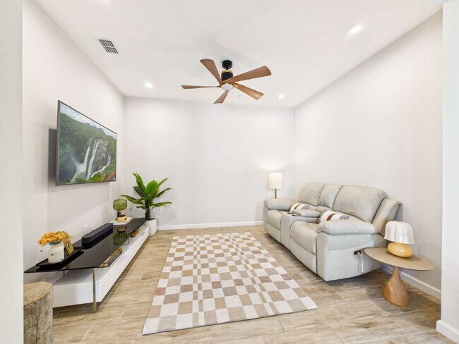 Building Photo - Relax and Unwind in This Beautiful Arboretum Condo Near Downtown Naples – 3-Month Minimum Rental