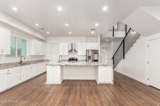 Building Photo - 6622 N 16th St
