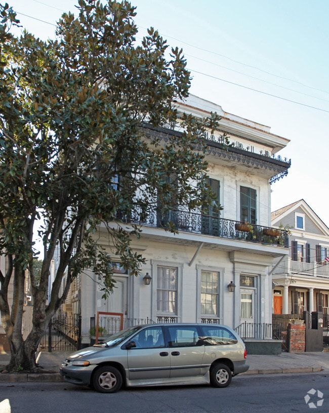 Building Photo - 1425-1427 Bourbon St
