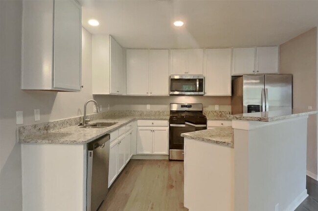 Building Photo - 10210 E Summit Canyon Dr