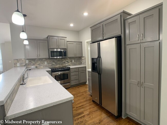 Building Photo - 3 Bedroom Home For Rent | Offered by Midwe...